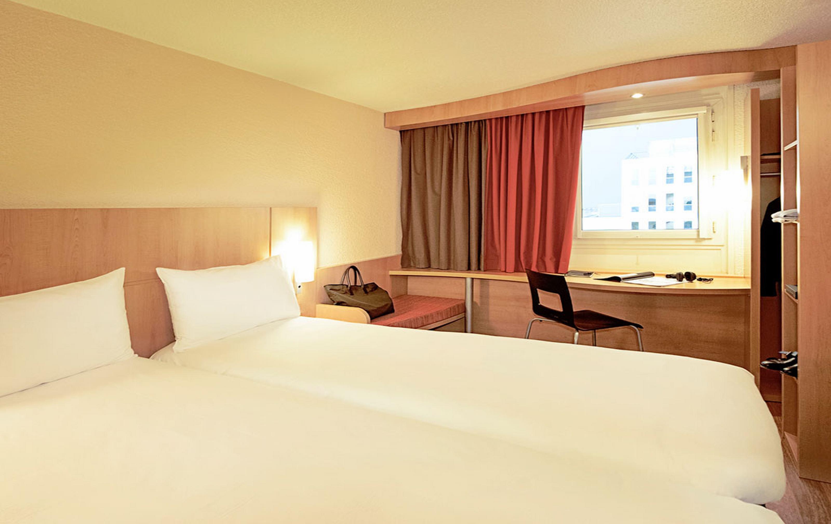 Hotel Ibis Madrid Aeropuerto Barajas Esterno foto