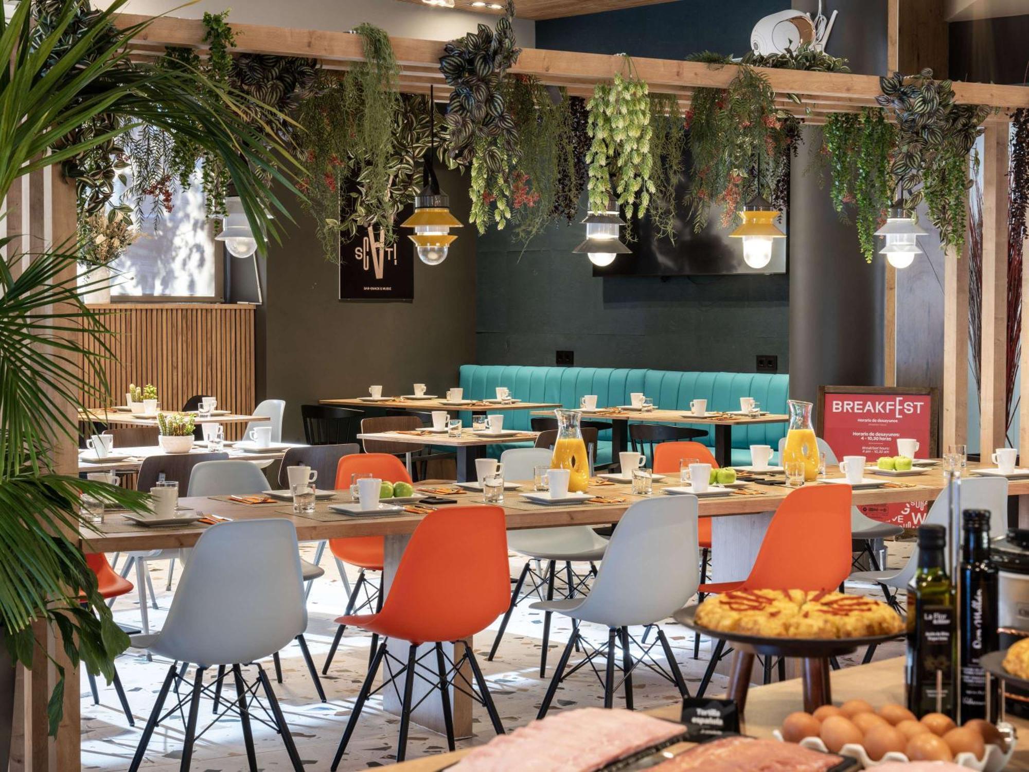Hotel Ibis Madrid Aeropuerto Barajas Esterno foto