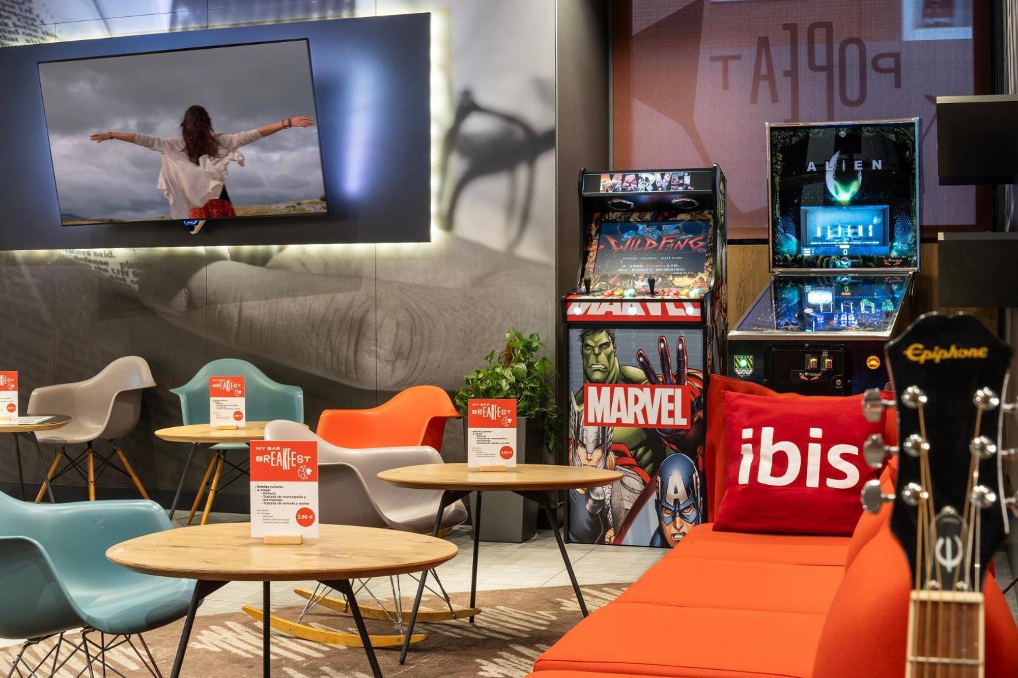 Hotel Ibis Madrid Aeropuerto Barajas Esterno foto