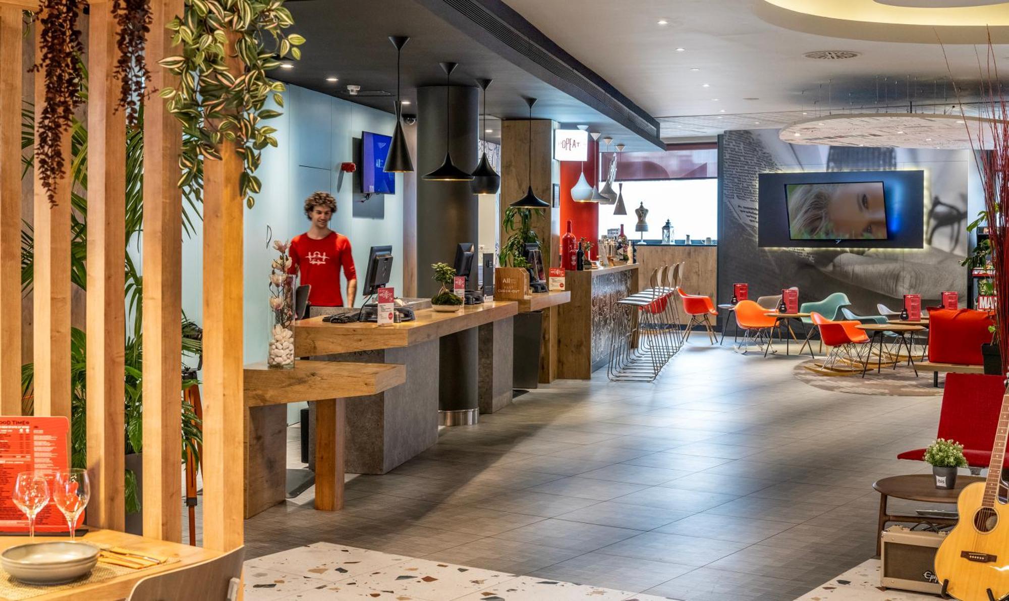 Hotel Ibis Madrid Aeropuerto Barajas Esterno foto