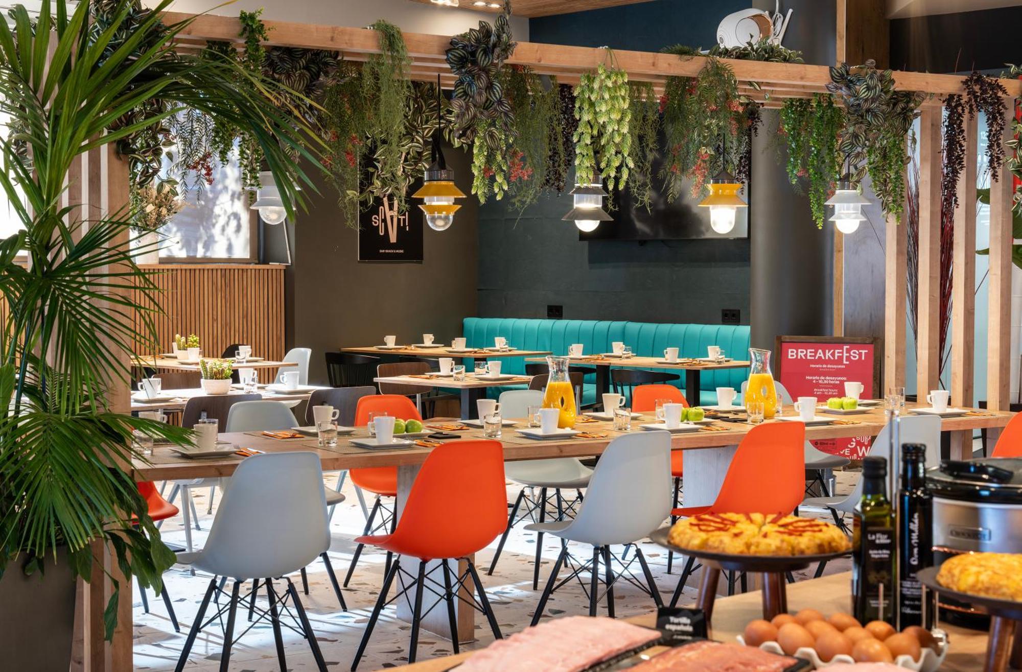 Hotel Ibis Madrid Aeropuerto Barajas Esterno foto