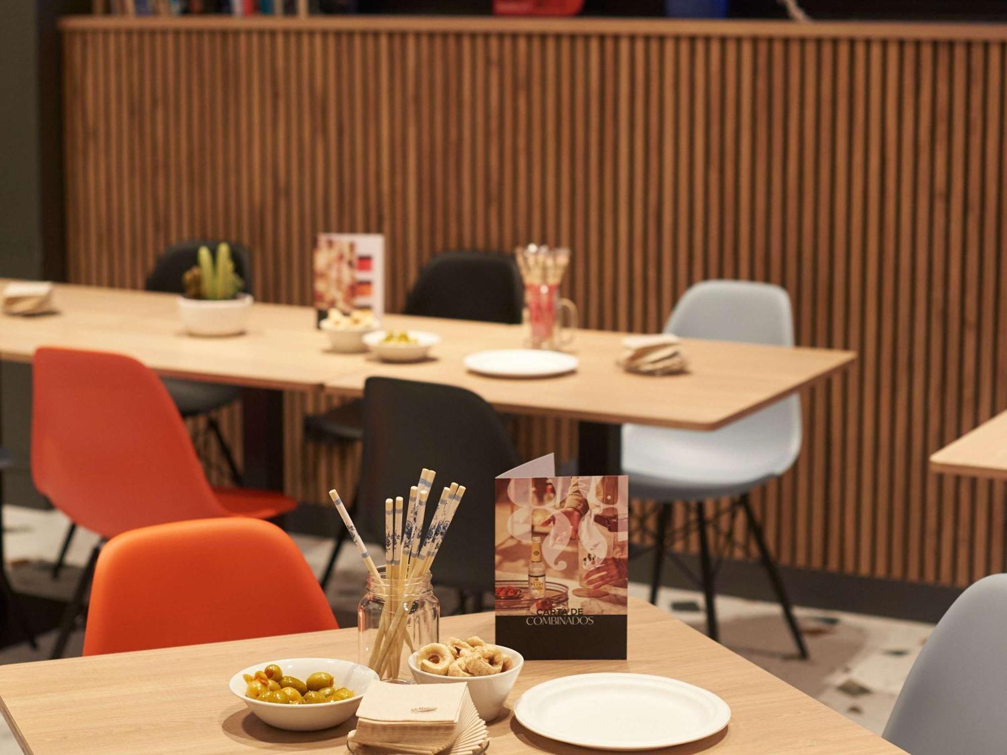 Hotel Ibis Madrid Aeropuerto Barajas Esterno foto
