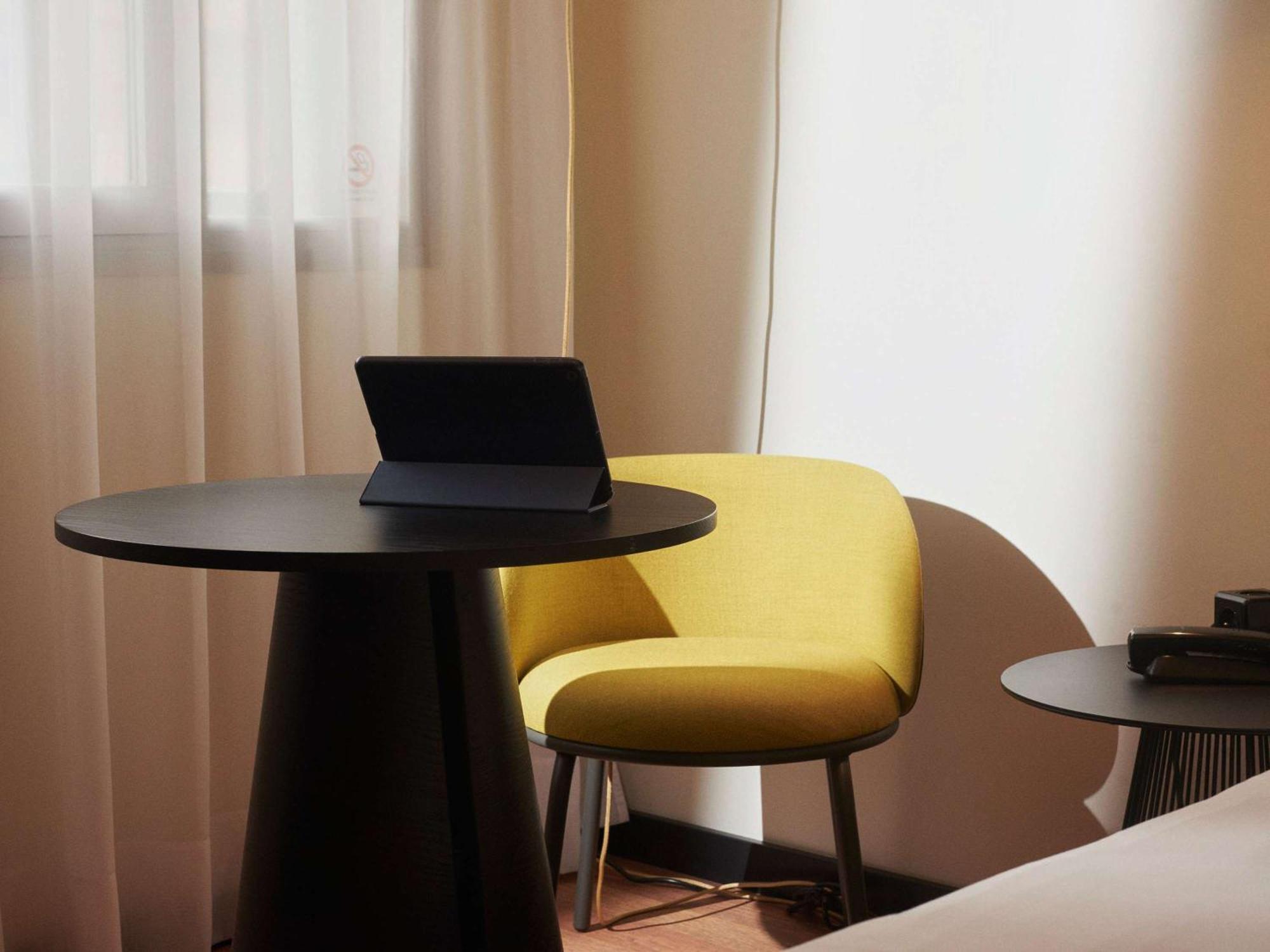 Hotel Ibis Madrid Aeropuerto Barajas Esterno foto